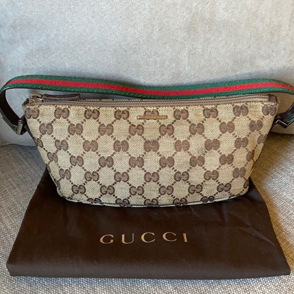 Gucci Handbags - Gucci pochette shoulder bag